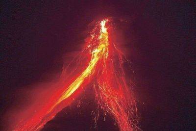 Lava bursts observed anew in Mayon - philstar.com - Philippines