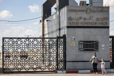 With border closed, Gaza hospitals run low on fuel