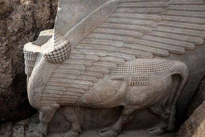 Iraq dig unearths 2,700-year-old winged sculpture largely intact - philstar.com - France - Iraq - Egypt - Cambodia - Isil - city Paris