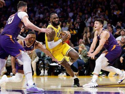 Kevin Durant - Anthony Davis - Devin Booker - Davis, LeBron power Lakers past Durant-led Suns - philstar.com - Los Angeles - city Manila - city Los Angeles - county Davis