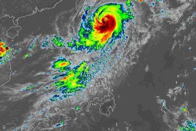 Gaea Katreena Cabico - Typhoon Jenny weakens, slows down over Philippine Sea - philstar.com - Philippines - Taiwan - region Bicol - Manila