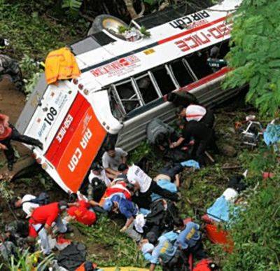 Philippines bus ravine crash kills 41 - standard.co.uk - Philippines - Usa - Iran - city Manila - city Cebu