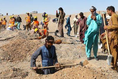 Volunteers dig for Afghan quake survivors as aid trickles in - philstar.com - Afghanistan