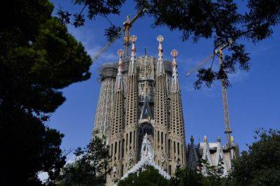 Agence FrancePresse - Barcelona's Sagrada Familia lights up new towers - philstar.com - Spain