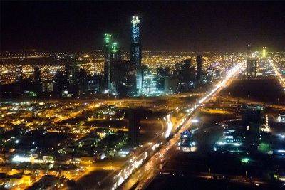 Foreign firms race to open Saudi offices before deadline