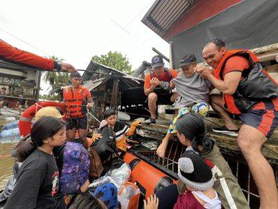 PCG rescue 400 people from flooded Samar villages