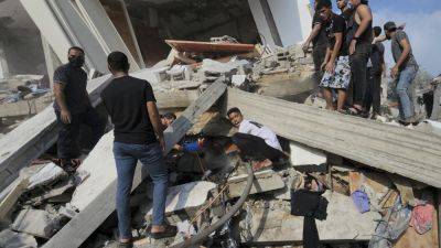 Israeli troops surround Gaza City as death toll climbs