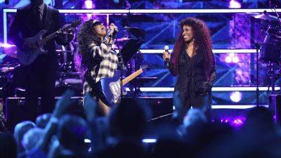 Sheryl Crow, Missy Elliott and Chaka Khan make the crowd go wild at Rock & Roll Hall of Fame