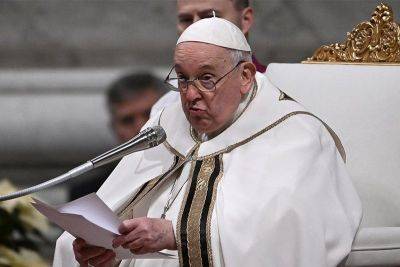 Pope kicks off Christmas celebrations in shadow of wars