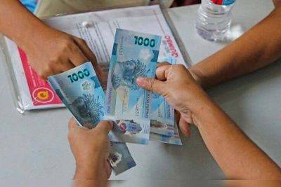 242 families get cash aid from Manila