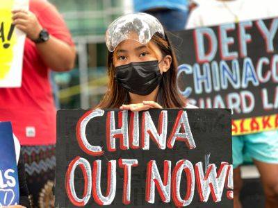 Rodrigo Duterte - Philippines - Philippines tells China to ‘back off’ after South China Sea clash - aljazeera.com - Philippines - Malaysia - Vietnam - China - Taiwan -  Beijing - Brunei - Manila