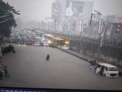 James Relativo - EDSA floods captured as rains paralyzed major roads - philstar.com - Philippines - Manila