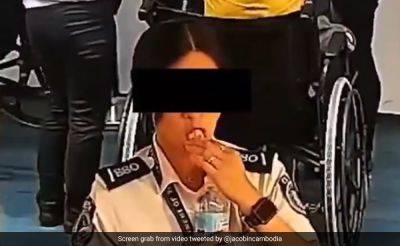 Video: Philippines Airport Worker Caught Swallowing Cash Allegedly Stolen From Passenger - ndtv.com - Philippines - China - Manila