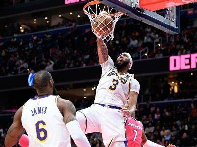 Davis rallies Lakers in thriller over Raptors