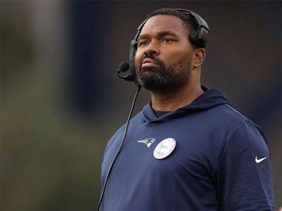 NFL Patriots hire Mayo to replace Belichick as head coach