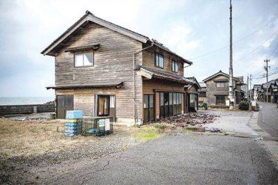 Unique houses survive major Japanese quake
