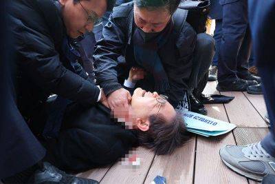 Yoon Suk Yeol - South Korean opposition leader stabbed in neck - philstar.com - South Korea - city Seoul, South Korea - city Busan