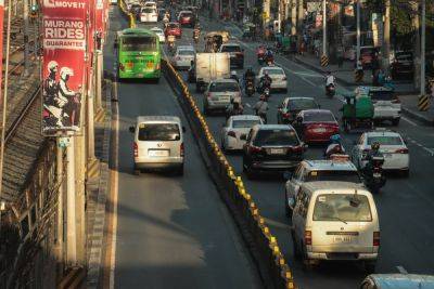Airport police officers suspended for using EDSA carousel lane
