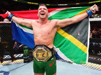 Du Plessis takes UFC middleweight belt from Strickland