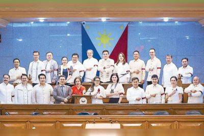 Senators, staff show solidarity with maroon armbands