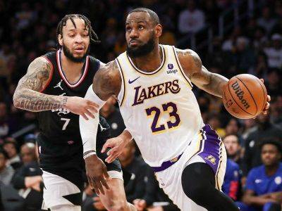 Lakers nip Clippers to end skid; Mavs repel Timberwolves