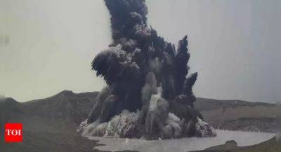 Philippines' Taal volcano erupts, says seismology agency - timesofindia.indiatimes.com - Philippines - city Manila