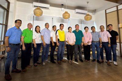 Leni Robredo runs for Naga Mayor, announces local slate