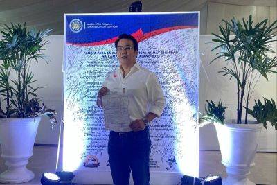 Ferdinand Marcos-Junior - Gloria Macapagal Arroyo - Bong Revilla - Jean Mangaluz - Bong - Filing his COC, Bong Revilla seeks new season in Senate - philstar.com - Philippines - city Sandiganbayan - city Manila, Philippines