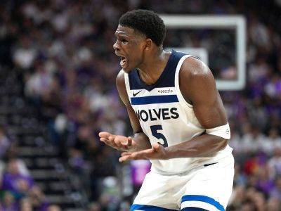 Wolves escape Nuggets