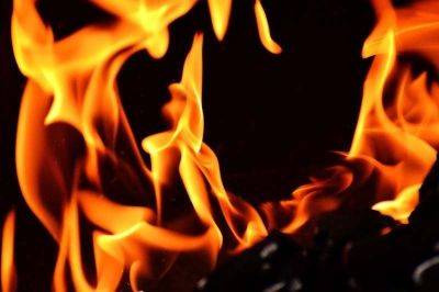 Man burns self to death, 5 houses razed