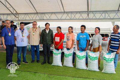 President Marcos, DA distribute aid to CARAGA farmers affected by bad weather