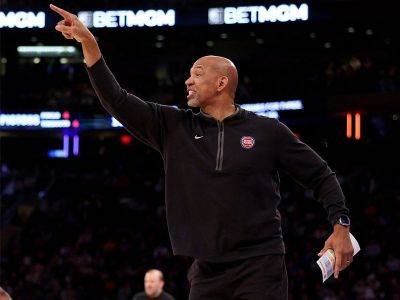 Detroit coach rips 'abomination' non-call as Pistons pipped