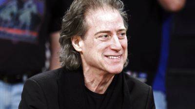 Richard Lewis: 'Curb Your Enthusiasm' star dies after a heart attack