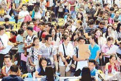 Fewer jobless Pinoys in January – DOLE