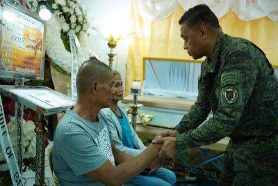 Romeo Brawner-Junior - John Unson - Alex Rillera - Sara Duterte - AFP chief, VP Duterte visit families of slain soldiers - philstar.com - Philippines - county Del Norte - county Camp - city Cotabato