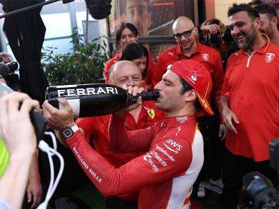 Max Verstappen - Charles Leclerc - Carlos Sainz - Sainz wins Australian GP in Ferrari 1-2 as Verstappen fails to finish - philstar.com - Singapore - Australia - Britain - Bahrain - Saudi Arabia - city Melbourne, Australia