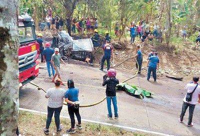 John Unson - 17 die as truck rams van in Cotabato - philstar.com - Philippines - Ireland - city Cotabato, Philippines