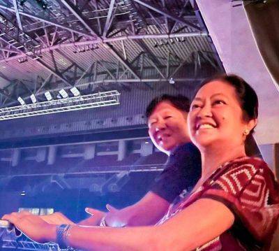 Marcos, first lady watch James Taylor concert