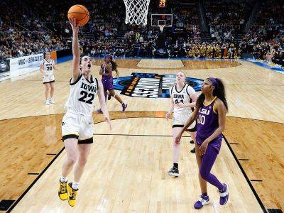 Basketball - US college sensation Caitlin Clark drops 41 points to lead Iowa past LSU Tigers - philstar.com - Usa - state New York - New York - state Louisiana - city Manila - state Iowa