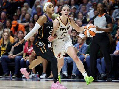 Clark top-scores but gives up 10 turnovers, loses in WNBA debut