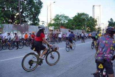 Romando Artes - Cyclists advocate for bikers’ rights, infrastructure through community ride in Quezon City - rappler.com - Philippines - city Manila - city Sana