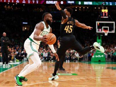 Celtics rout Cavs to take NBA playoff series opener
