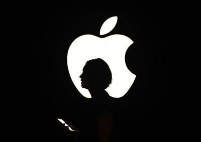 Apple briefly reclaims title of world's most valuable company