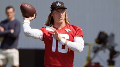 Trevor Lawrence and Jaguars agree to 5-year, $275M contract extension: Source