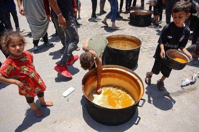 Food piles up at Gaza crossing as aid agencies say unable to work