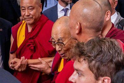 Dalai Lama arrives in US for knee treatment - philstar.com - Usa - India - China - New York, Usa - city Beijing - city New York