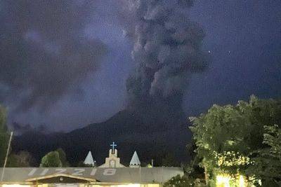 Kanlaon eruption displaces nearly 800 people