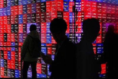 Asian markets swing as traders eye major US jobs report