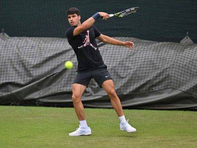 Carlos Alcaraz - Coco Gauff - Alcaraz faces friendly fire at Wimbledon as Gauff meets British outsider - philstar.com - Usa - Spain - France - Britain - Italy - city Manila - city Prague - city London, Britain