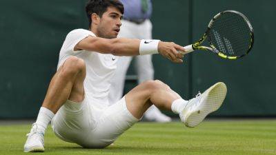 Carlos Alcaraz - Jannik Sinner - Carlos - Carlos Alcaraz and Jannik Sinner reach the Wimbledon quarterfinals. Coco Gauff loses - apnews.com - France